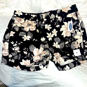 NWT. Old Navy. Sz 6 shorts floral print